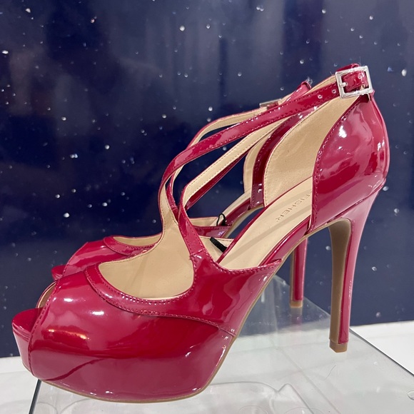 Red Marc Fisher Shoes, 8 1/2, brand new never used - Picture 2 of 3